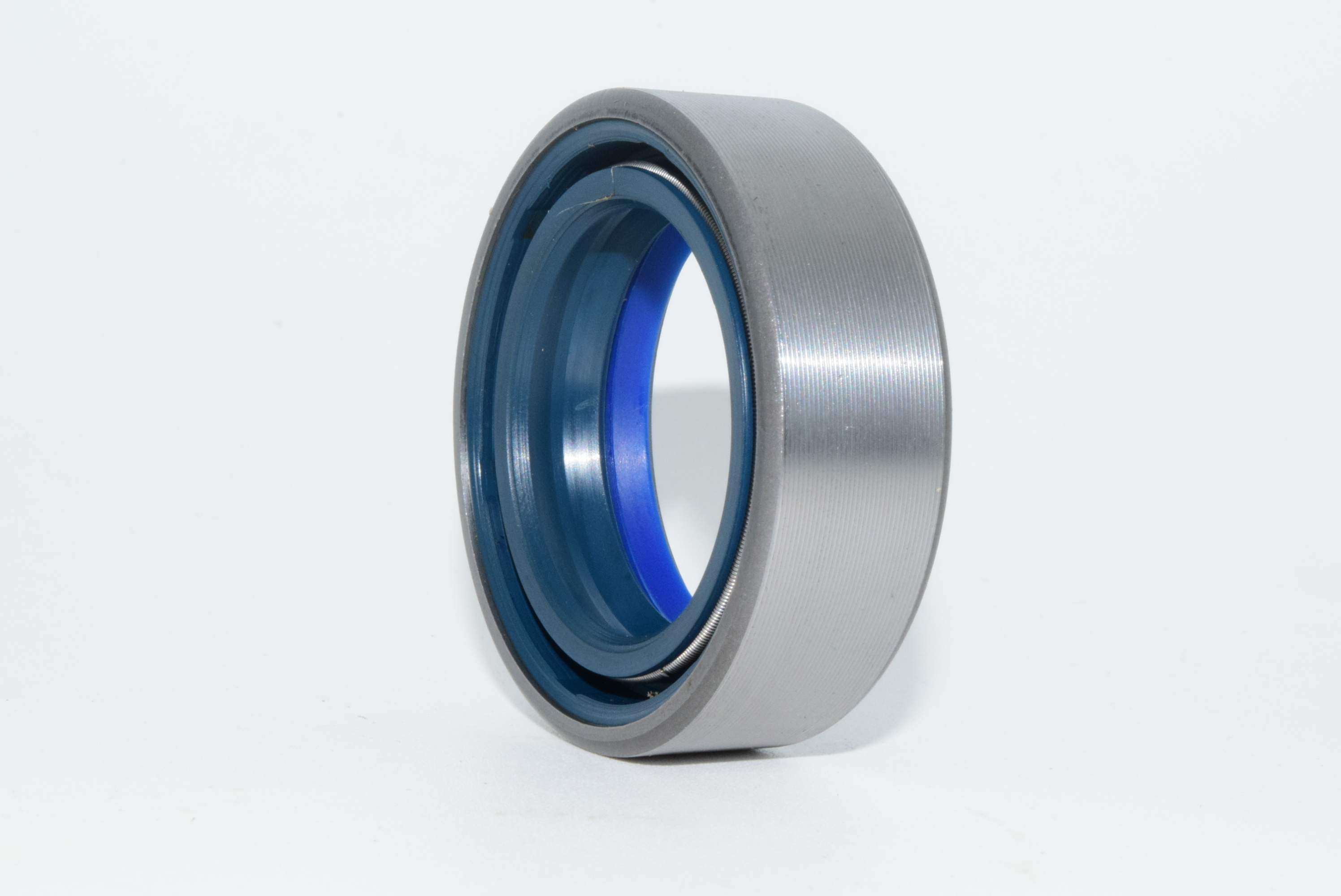 Improving Agricultural Machinery Oil Seal Performance in Wet and Dry Environments