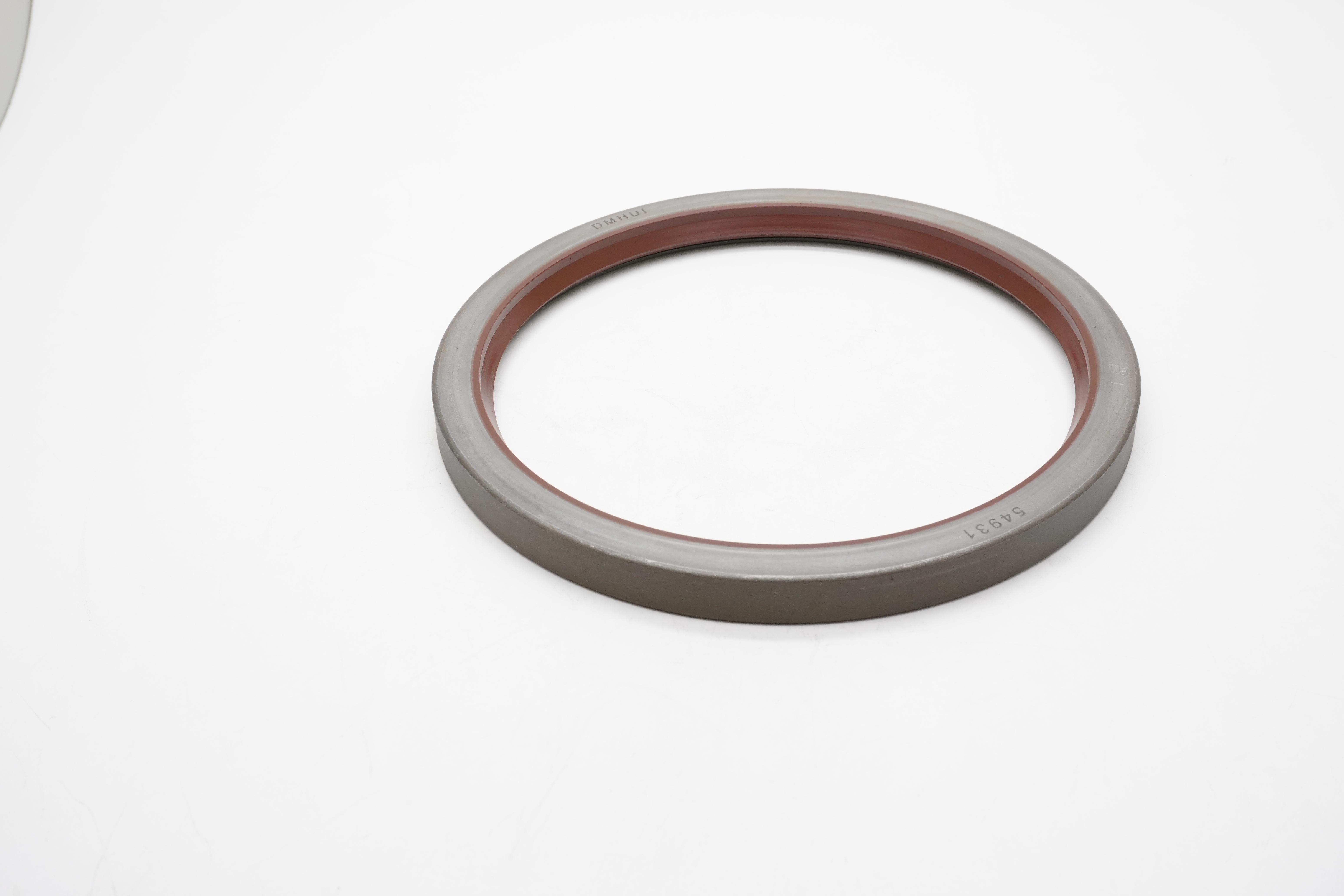 CR Seals: Compact Axial & Rotary Shaft Seals for Small Agricultural Sprayer Hydraulics
