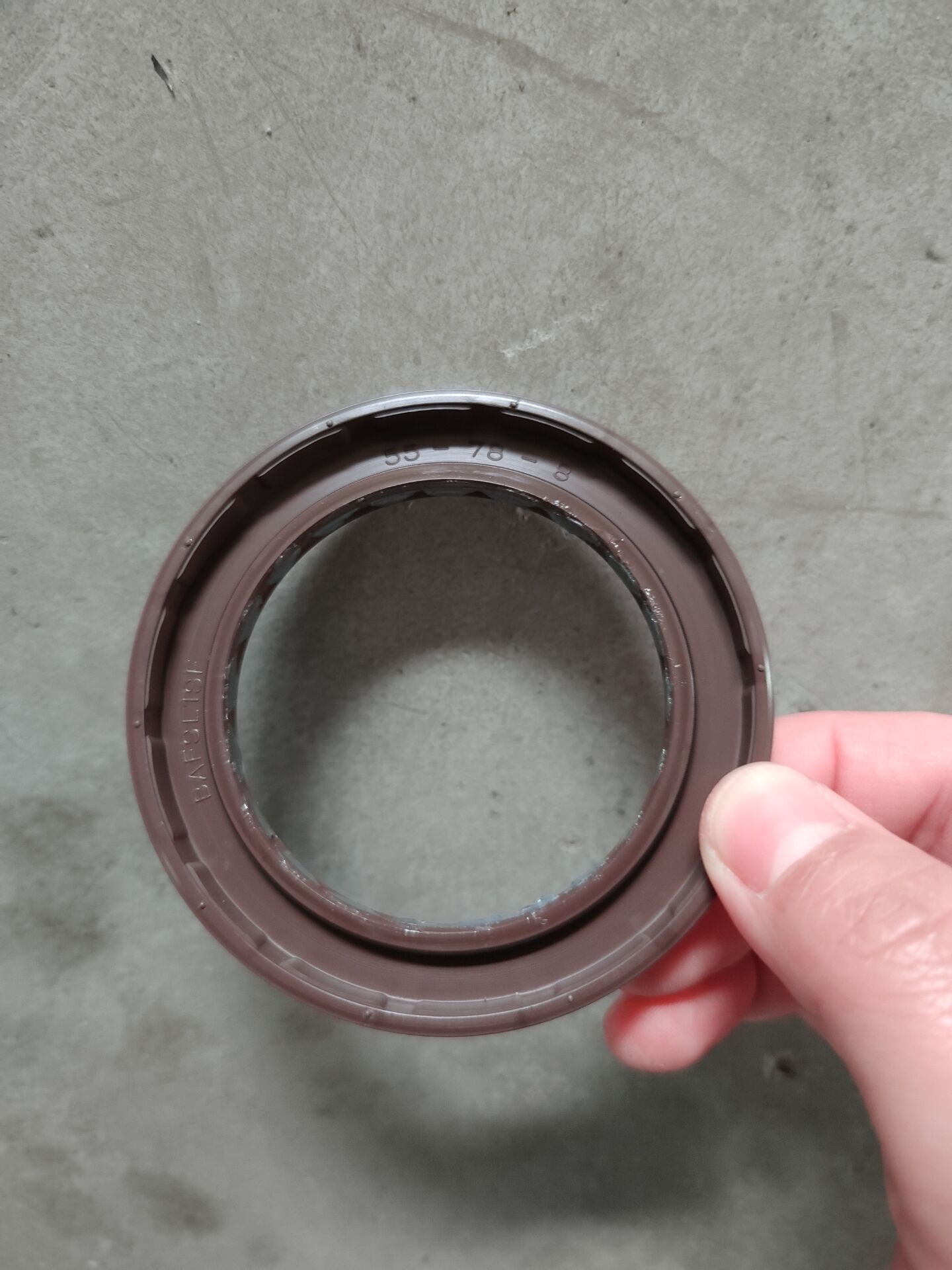 Heavy Duty Construction Machinery Oil Seals - Ideal for Harsh Job Site Conditions