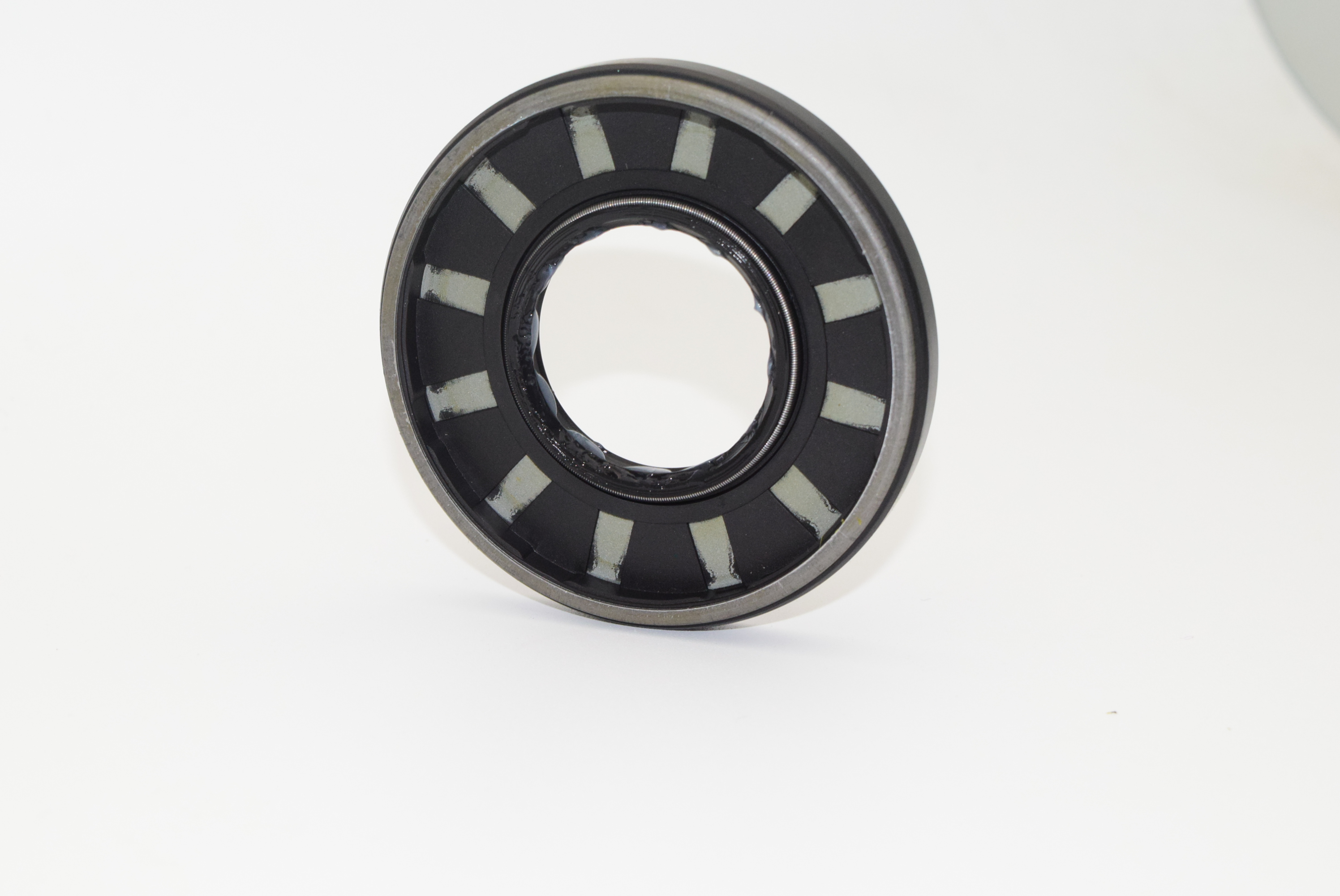 High-Performance Rotary Shaft Oil Seal - Protects Against High Pressure