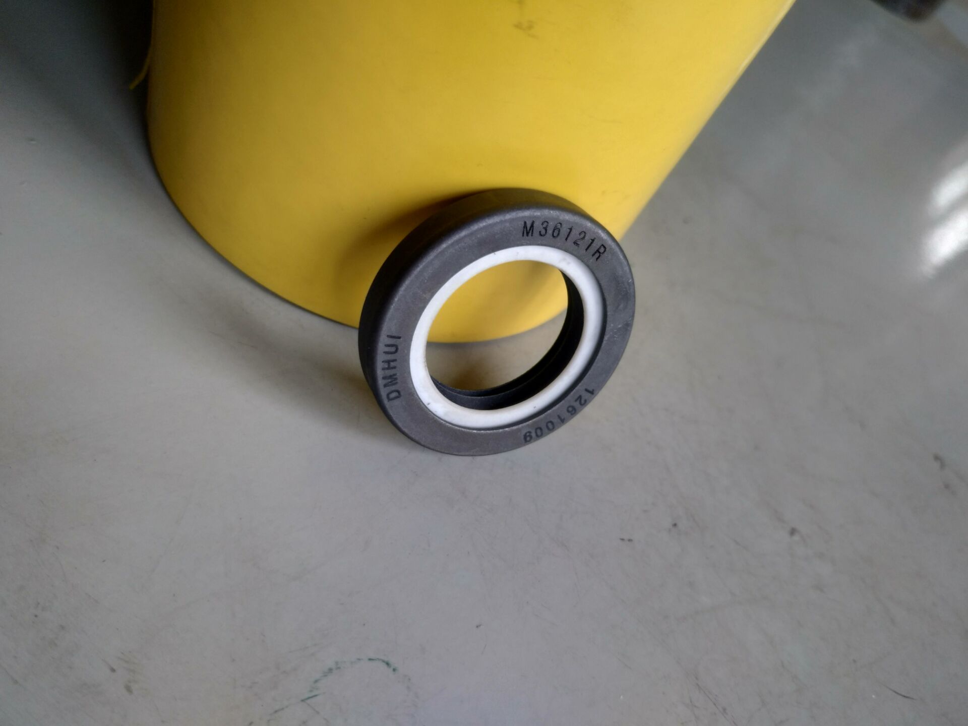 Watch Part No. 391 2883 186 Radial Shaft Oil Seal 31.75x50.8x8.64mm with PTFE for Hydraulic Motors