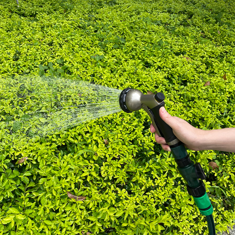 Efficient Multi-Pattern Garden Hose Nozzle - Heavy-Duty Ergonomic Design