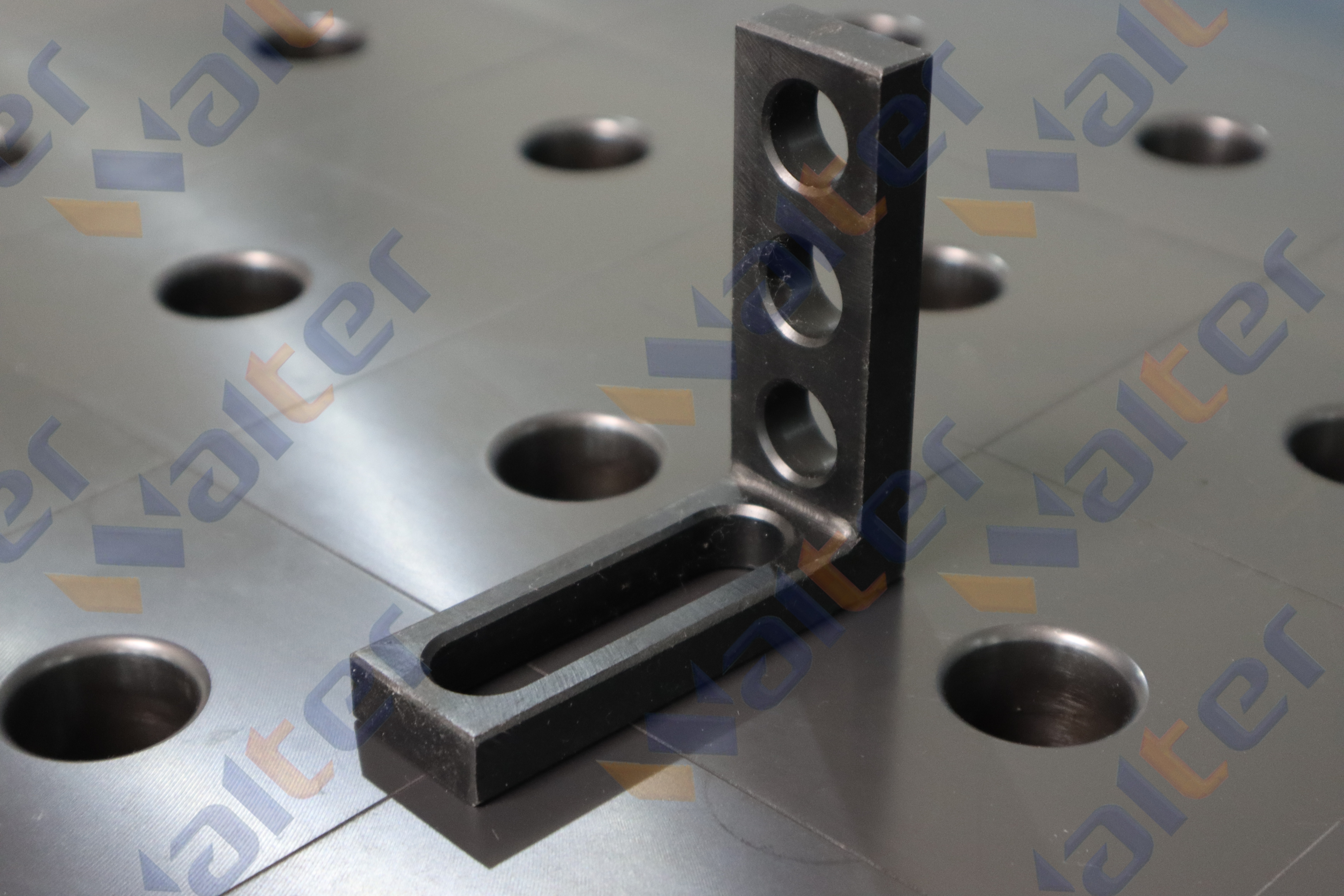 Modular HT300 Cast Iron Welding Table for Precision Fabrication