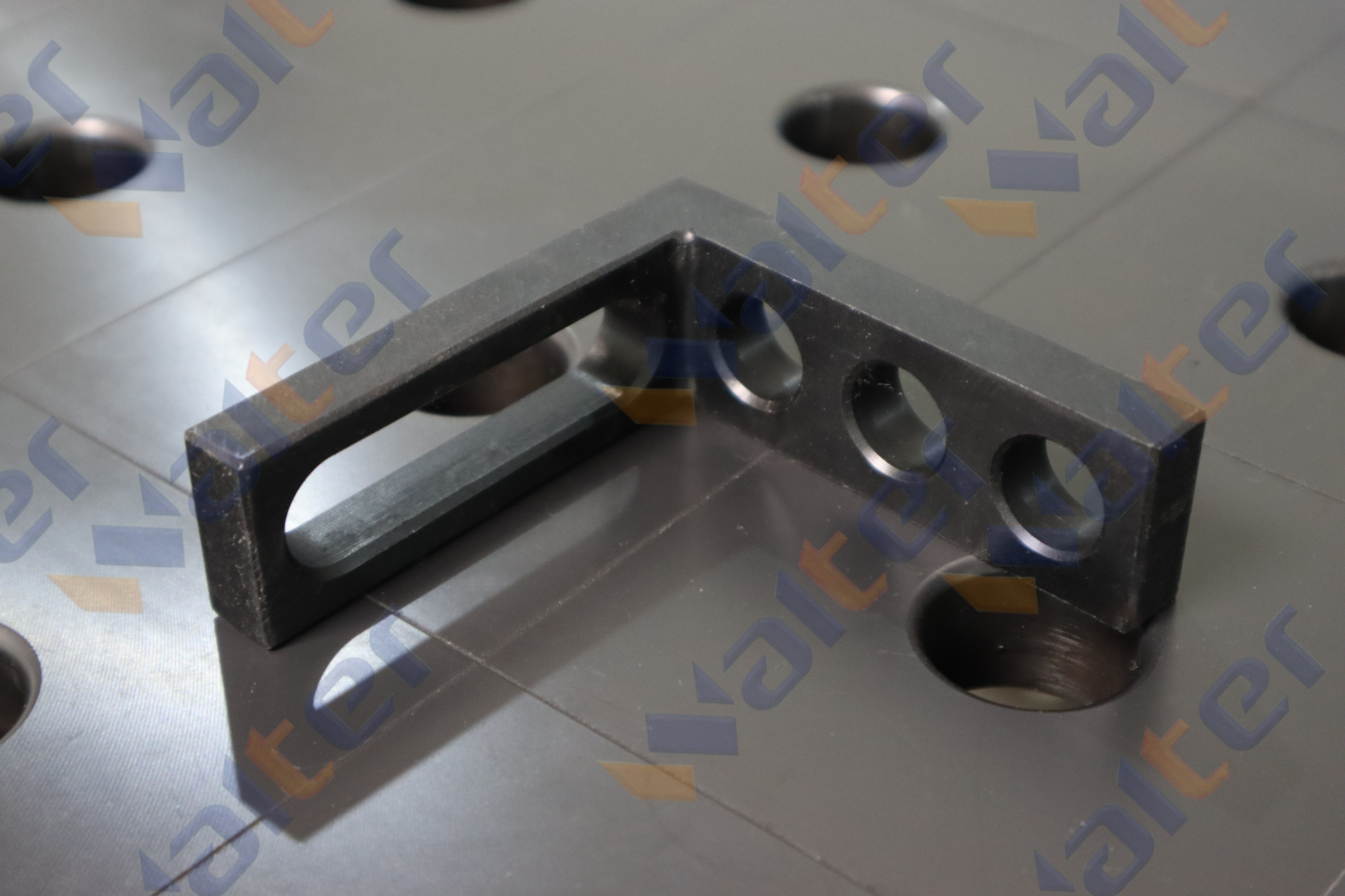 Modular HT300 Cast Iron Welding Table for Precision Fabrication
