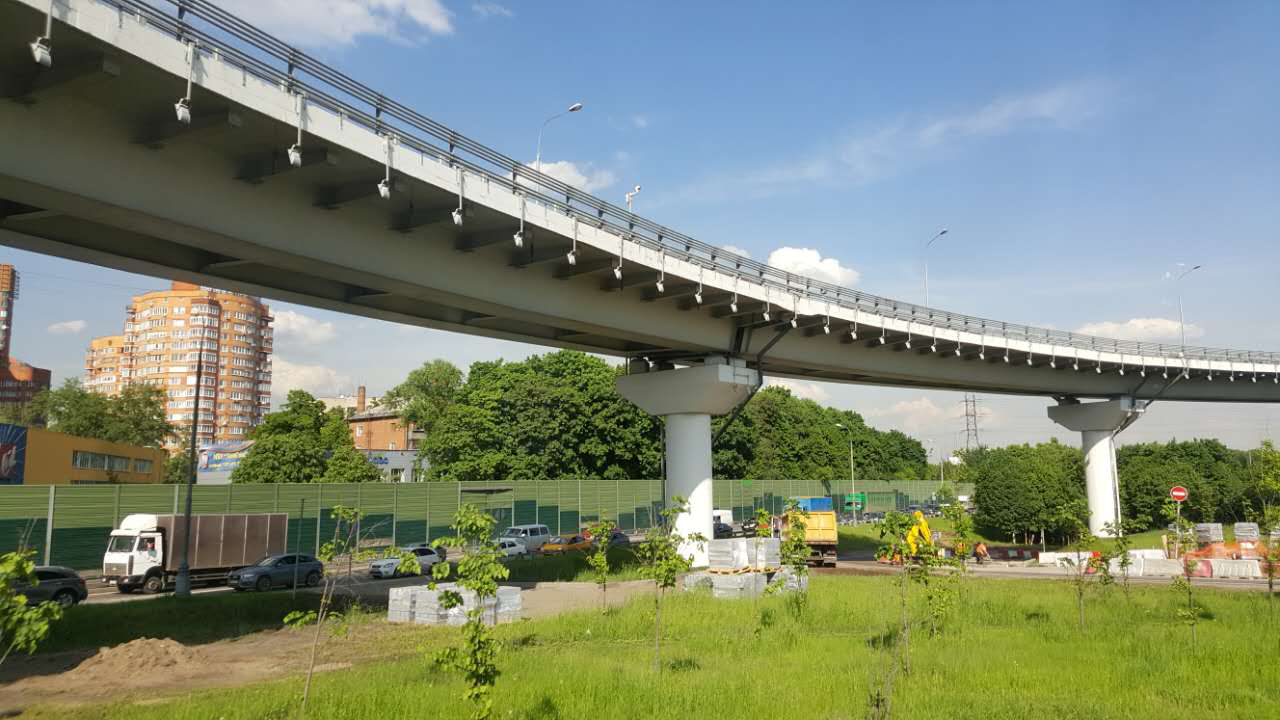 窄幅钢箱组合梁