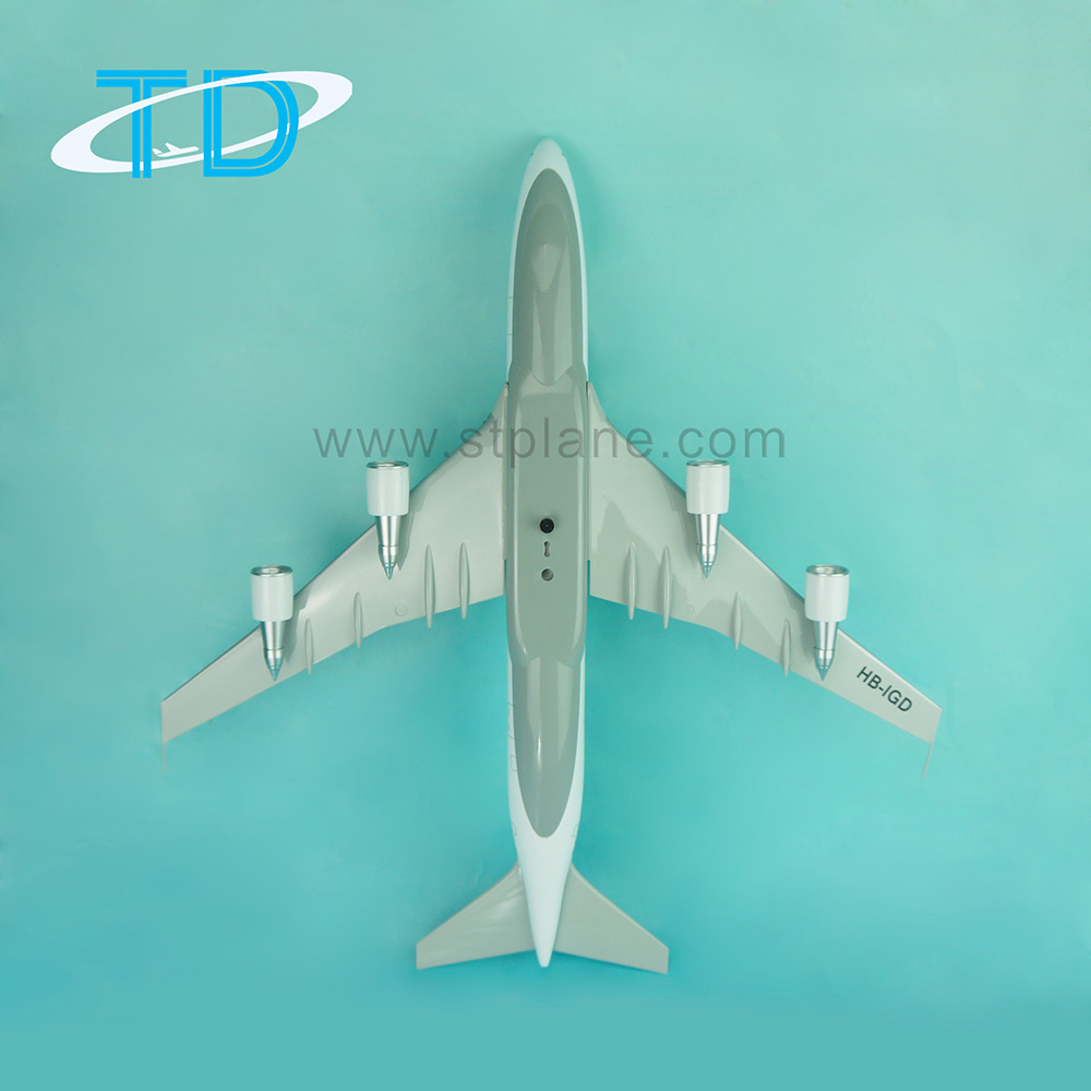Creative Corporate Gifts Swissair B747-400 (47cm) 1/150
