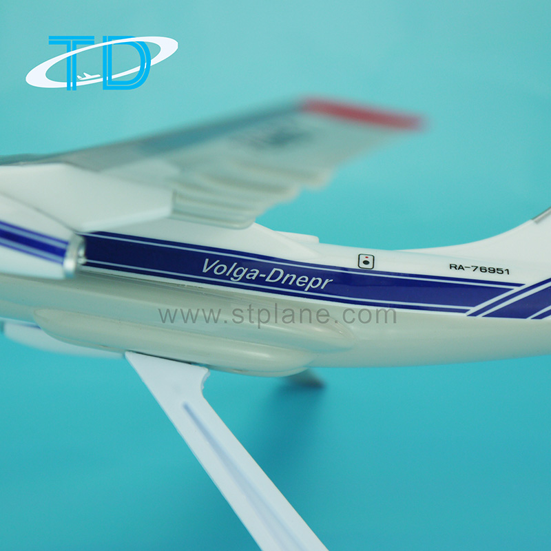 貨物機模型　VOLGA DNEPR　IL76TD-90VD　1/200　　さ 貨物機模型 VOLGA DNEPR IL76TD-90VD 1/200 さ - メルカリ