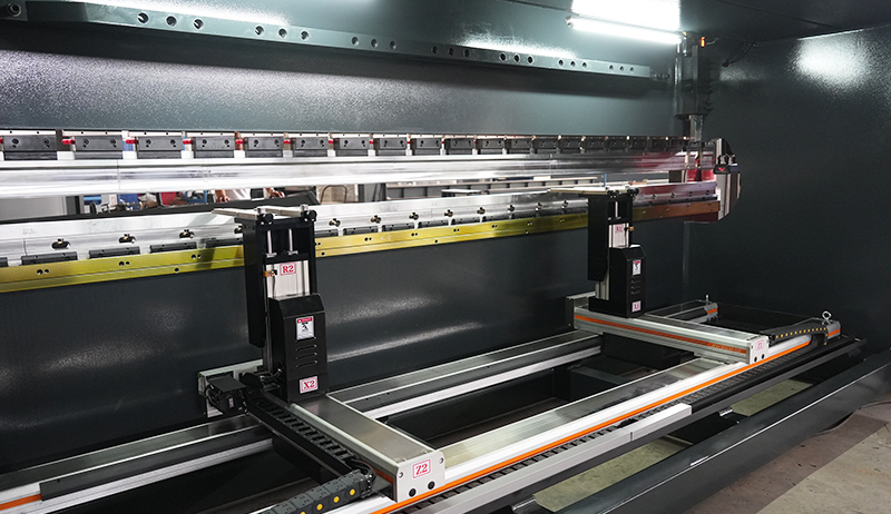 Japan's core machinery orders from September rebound