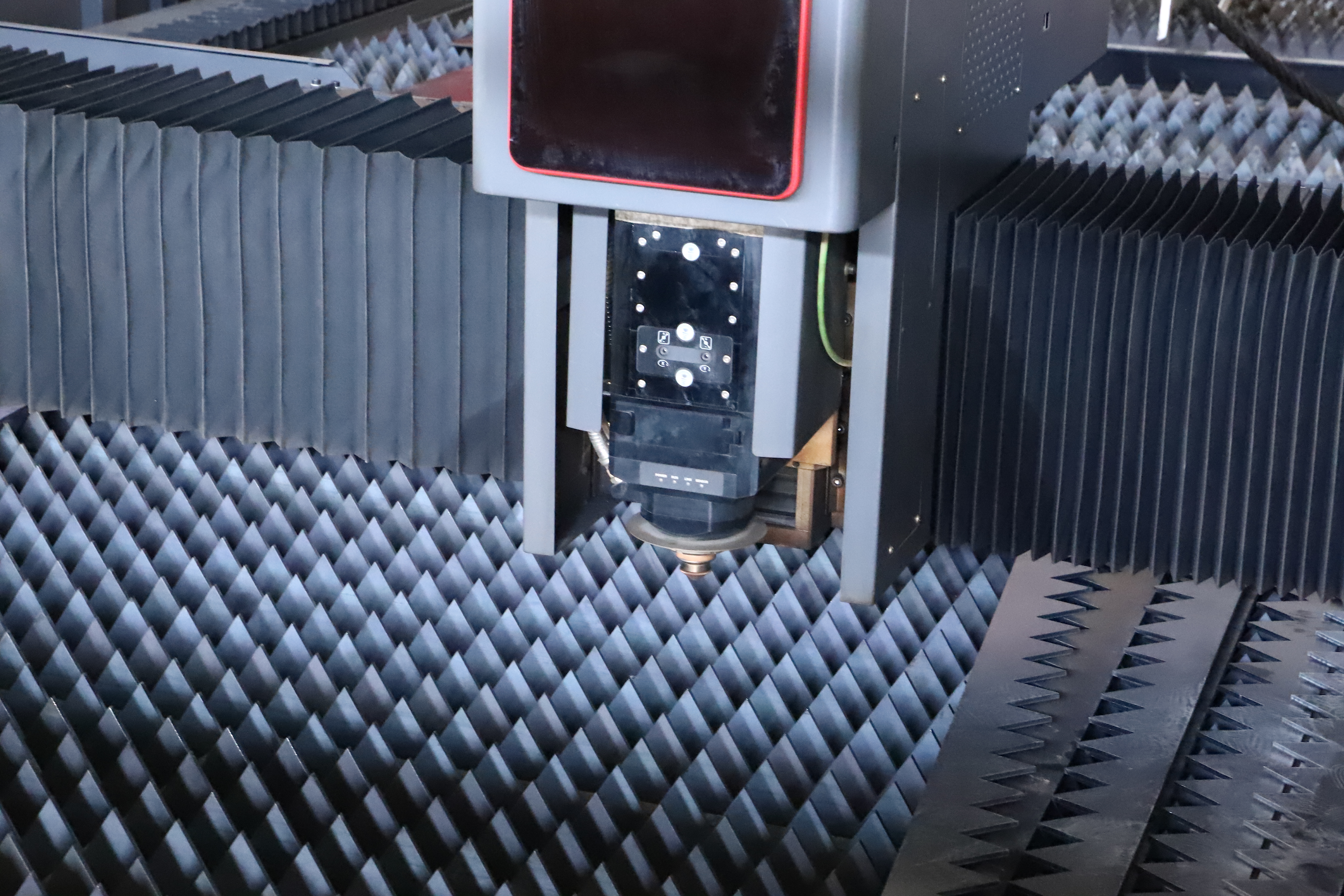 Advantages of laser cutting machine