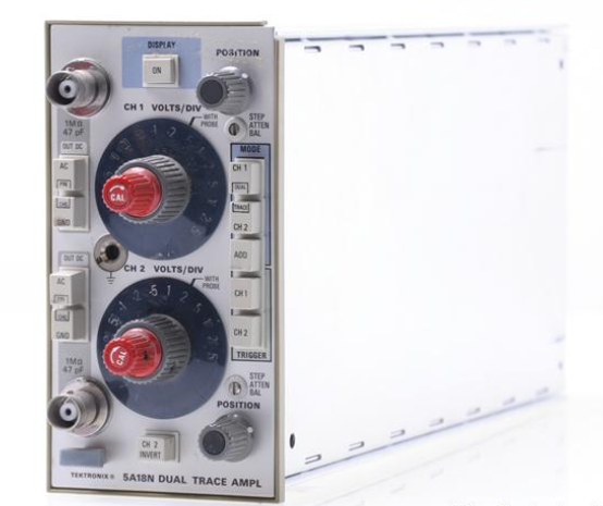 TEKTRONIX 5400 Series Oscilloscope: Classic Integration of Plug in Architecture and CRT Reading Technology