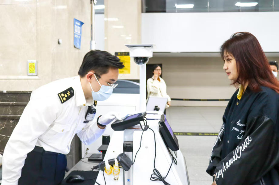 今年前2个月，河口口岸进出境旅客98.74万人次，同比增长13.58%