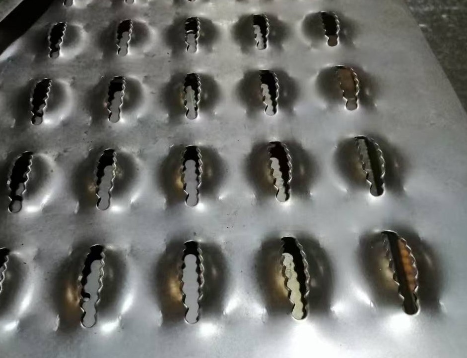 Anti-rust Walkway Aluminum Serrated Perforated Anti Slip Tread Plate