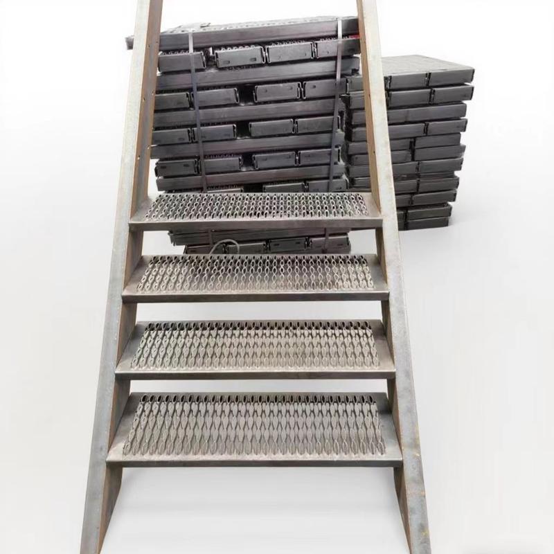 Perforated alligator mouth non-slip stair treads, aluminum safety grips support grating Walkway