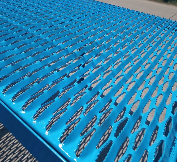Blue Aluminum Serrated Perforated Anti-Slip Plate for Walkways and Stairs