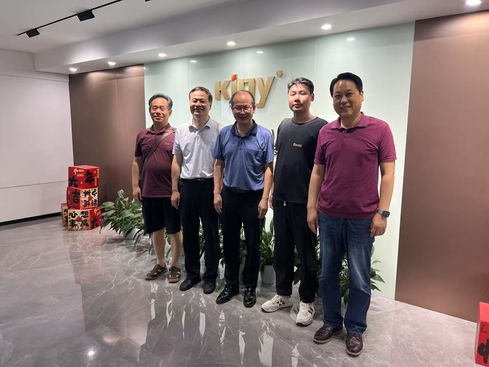 哈工大与韩国专家到访中山金耀，共探技术合作新路径