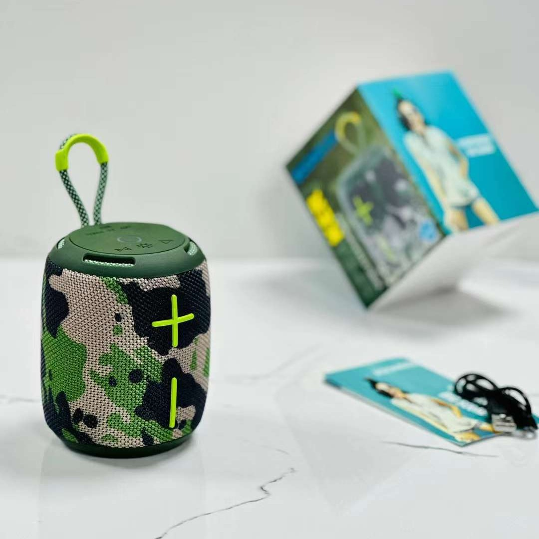 New Portable Wireless Super Power Bass 5W Fabric Mesh 1200mah Powerful Rechargeable Speakers with RGB Color Lights for Camping