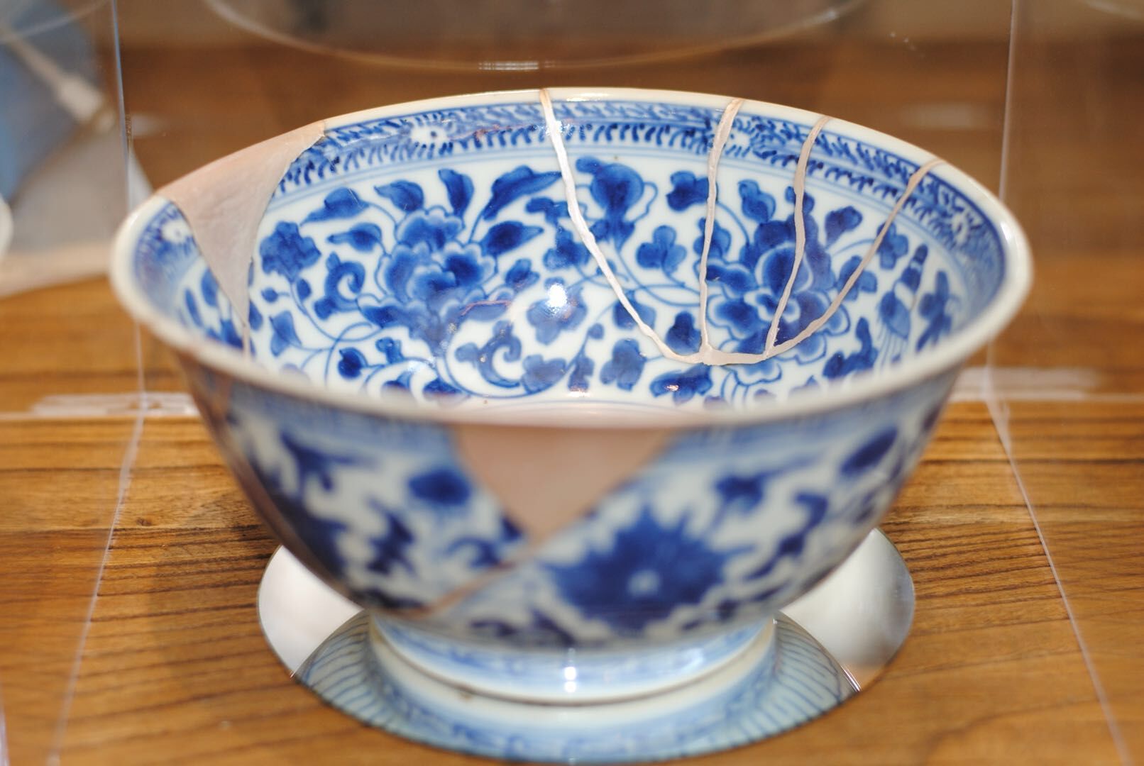 金缮赏析——清康熙青花缠枝牡丹纹碗