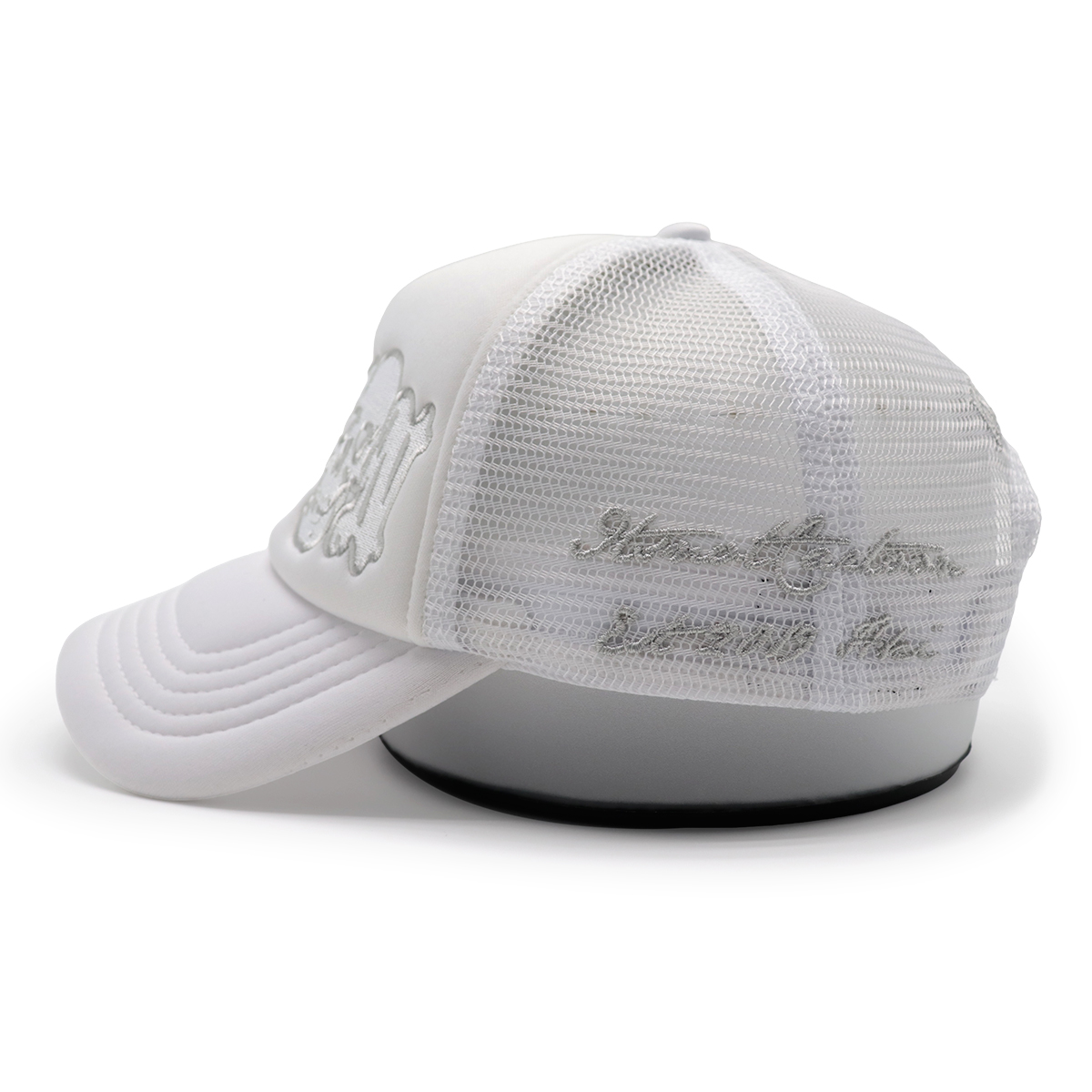 Gothic Skull Embroidered Trucker Cap – Adjustable Mesh Streetwear Hat