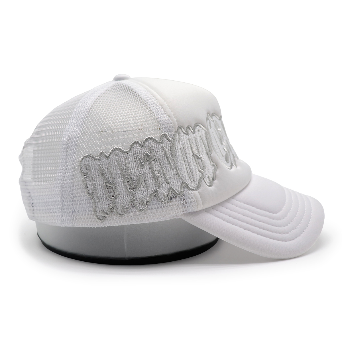 Gothic Skull Embroidered Trucker Cap – Adjustable Mesh Streetwear Hat
