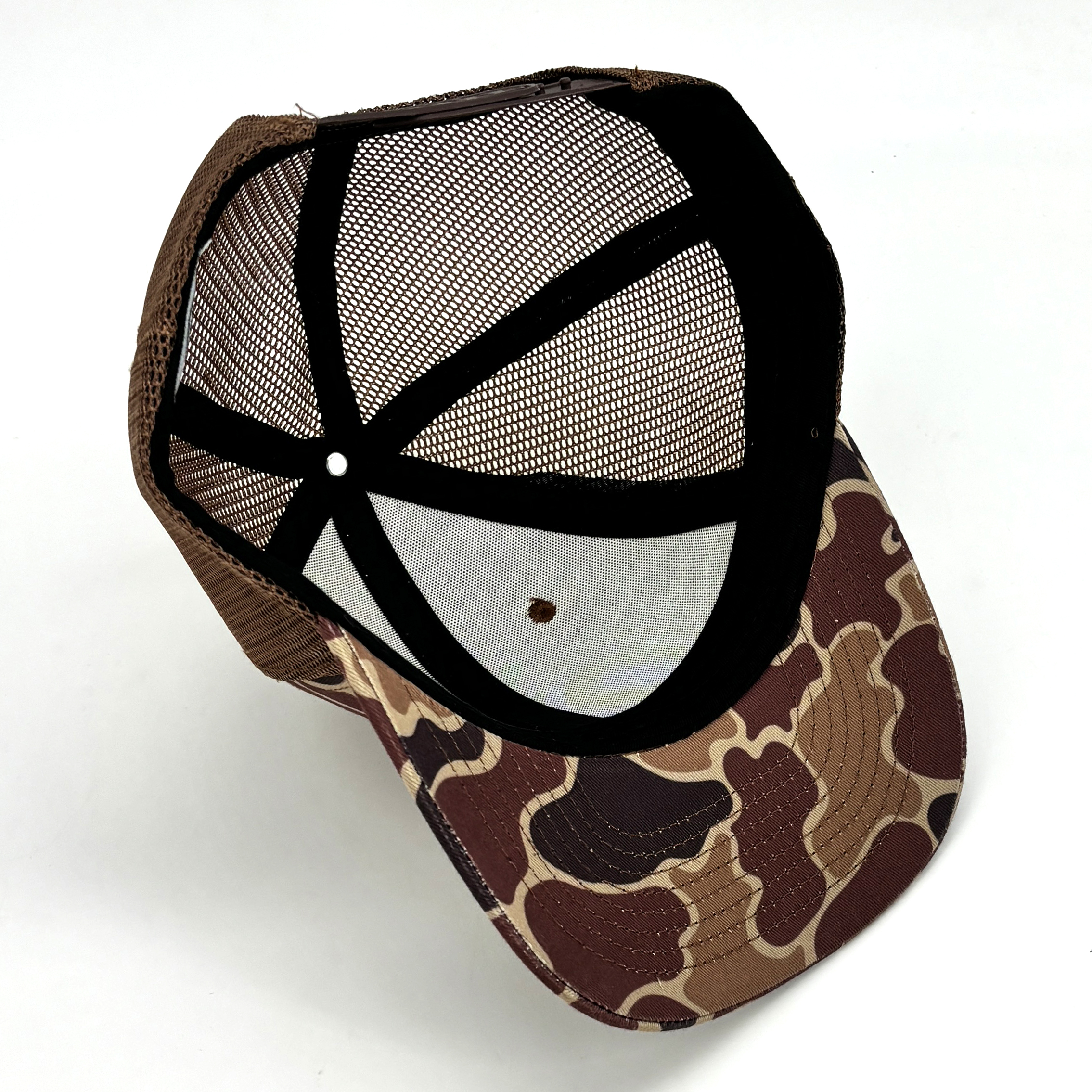 Tactical Mesh Back Camo Trucker Cap with Leather Patch – Breathable Outdoor Hat
