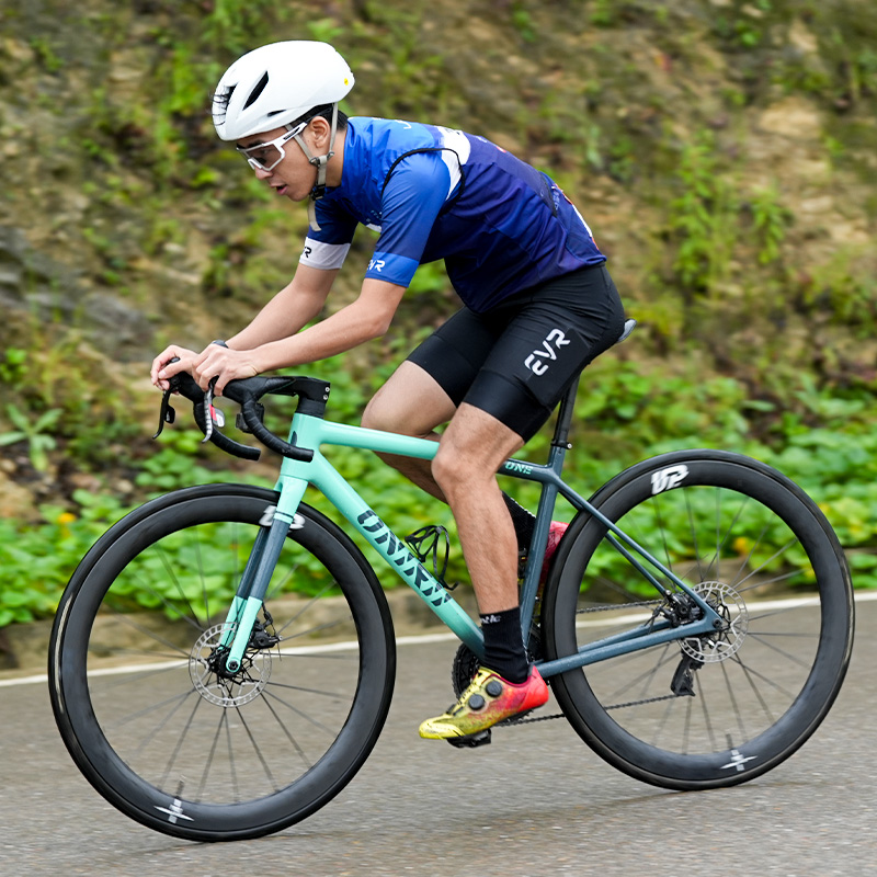 ONE 全内走碳纤维爬坡车架