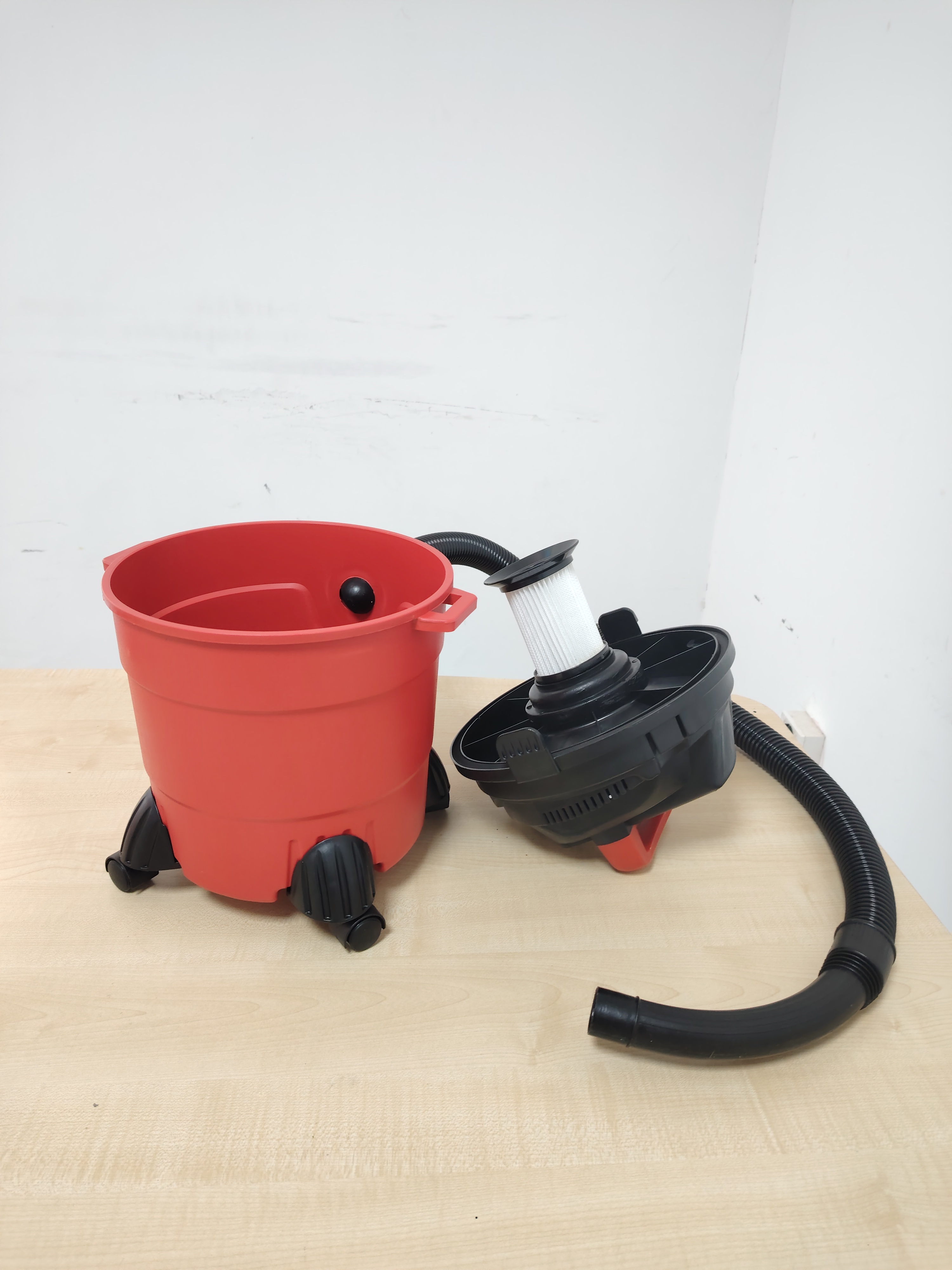 Compact Wet and Dry Utility Vacuum Cleaner with Portable Design for Garage and Car Cleaning