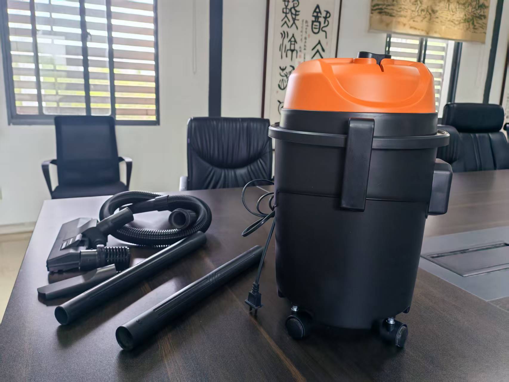 Hot Sales Portable Vacuum Cleaner 15L Capacity Plastic Material Ideal for Housekeeping  Hotels Corner Area