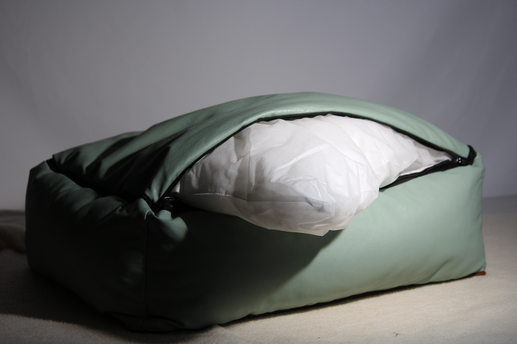 PU Anti-Scratch Easy Clean Dog Bed（AD-P003)