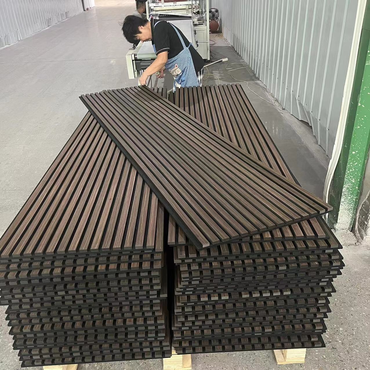 Easy-To-Install Soundproof Wood Veneer Composite PVC Ceiling Slat Panels Integrated Wall Decor Acoustic Panels For The Ceiling