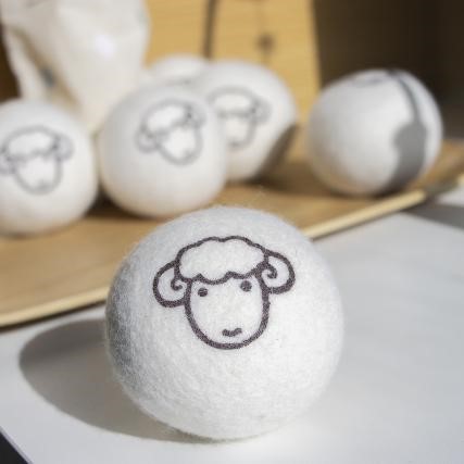 Wool Felt Dryer Balls: The Ultimate Solution for Pet Families and Winter Laundry Woes