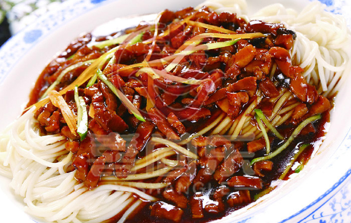 臺灣鹵肉拌面