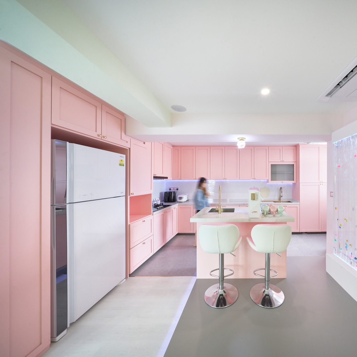 Pink Modern Smart Shaker Style Furniture Kitchen Wall Cabinets with Glass Doors