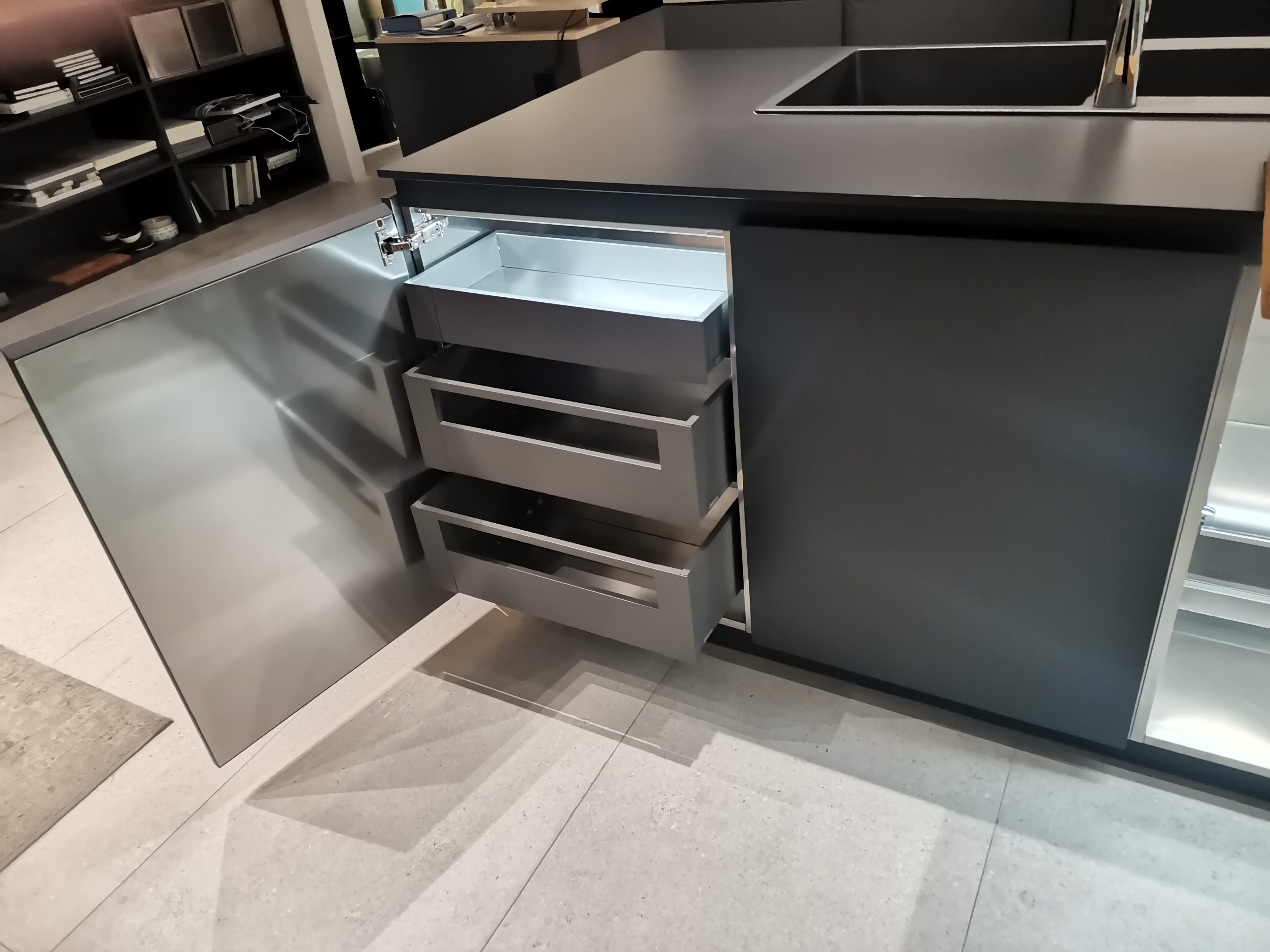 Stylish Cabinets with Premium Contemporary Kitchen Ideas