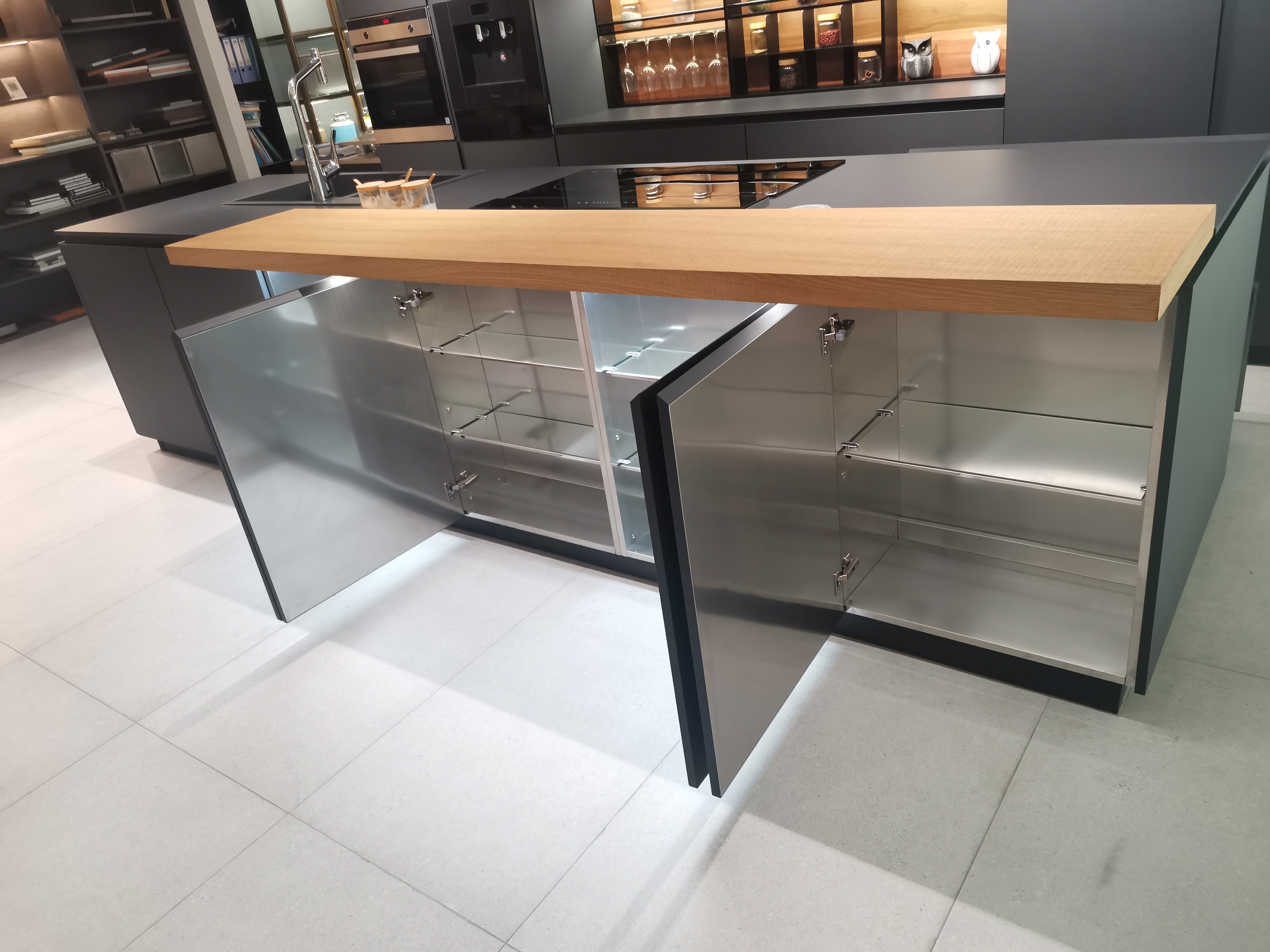 Cabinet-First Thinking in Premium Contemporary Kitchen Styling