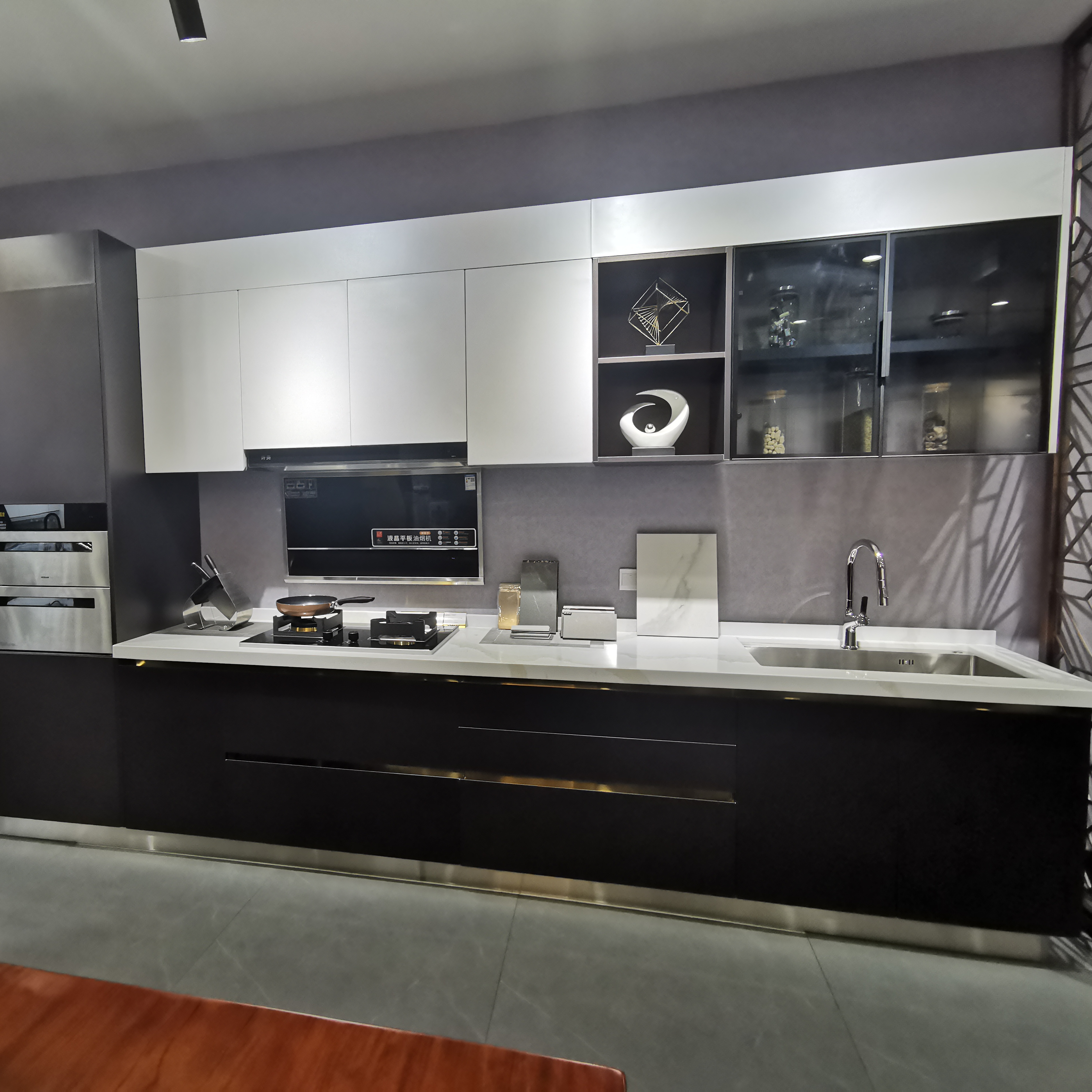 Sophisticated Stainless Kitchen Elegance