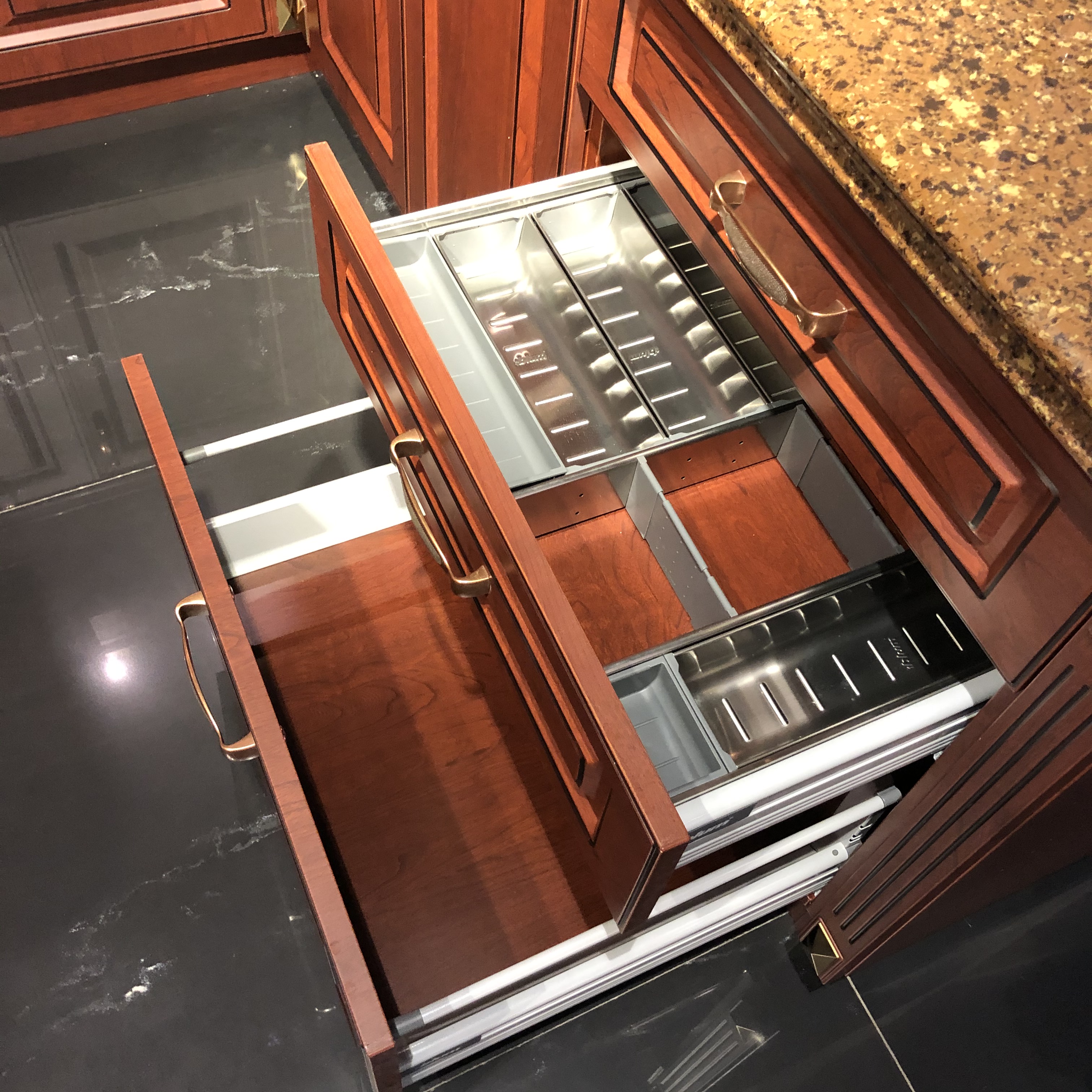 Foshan Kino Style Kitchen Factory Customize Kitchen for Household Wood Grain Traditional Chinese Modular Kitchen Cabinets Modern