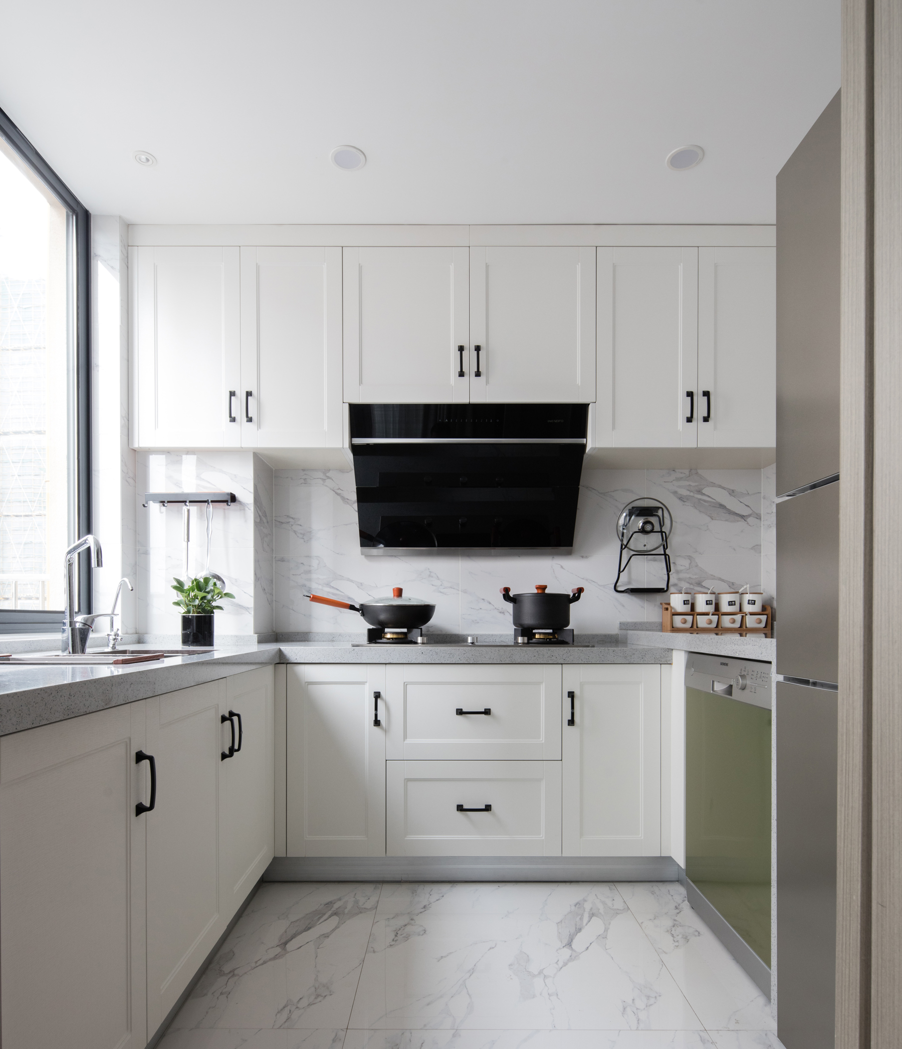 Modern Luxury Kitchen Space Planning