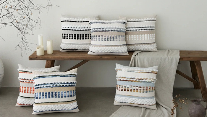 What's the Best Filling for Throw Pillows? The Perfect Balance of Comfort and Practicality