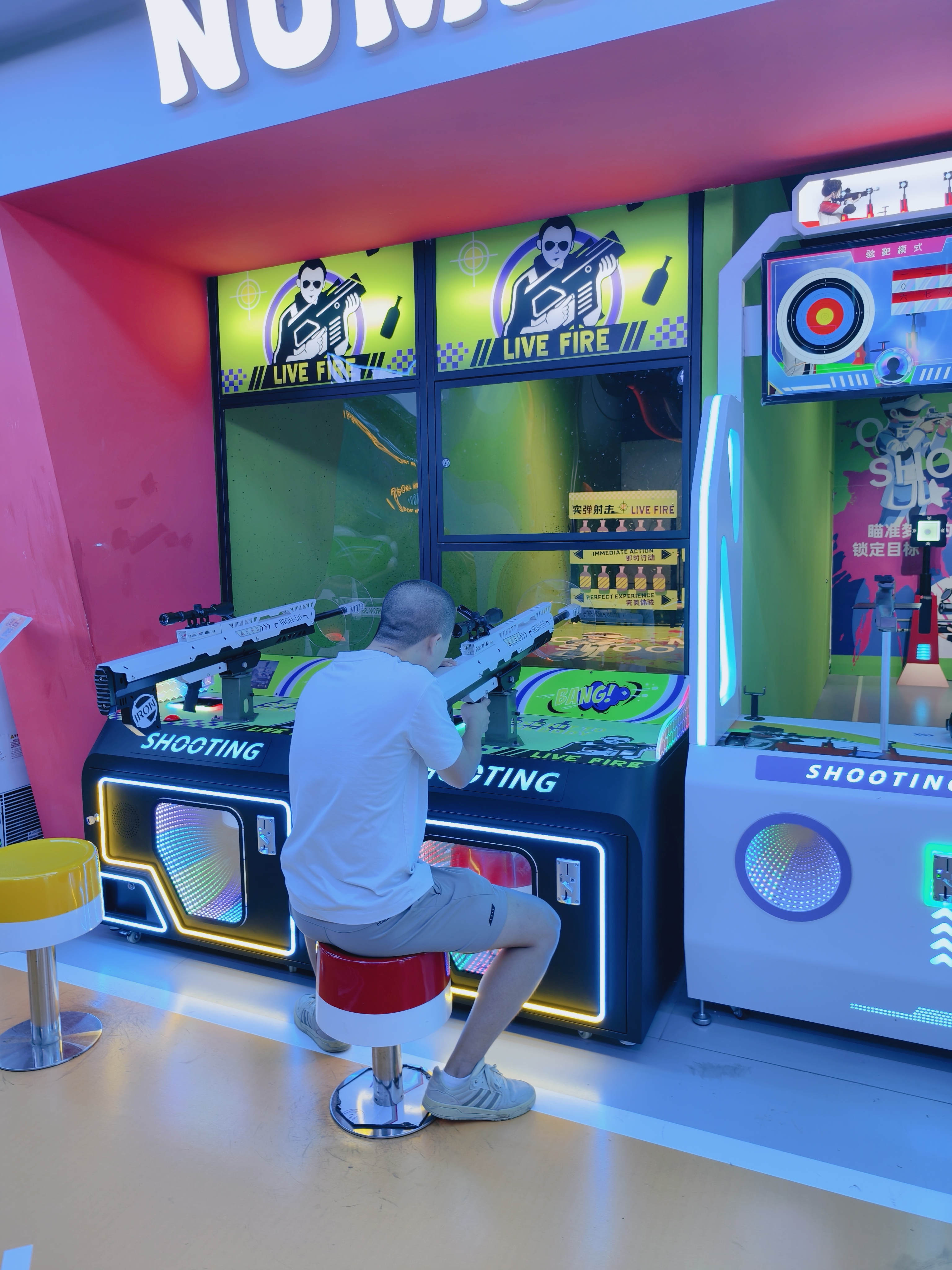 Best-Selling Coin-Operated Double-Player Realistic Shooting Arcade Game Machine Trendy Entertainment for Large Amusement Malls
