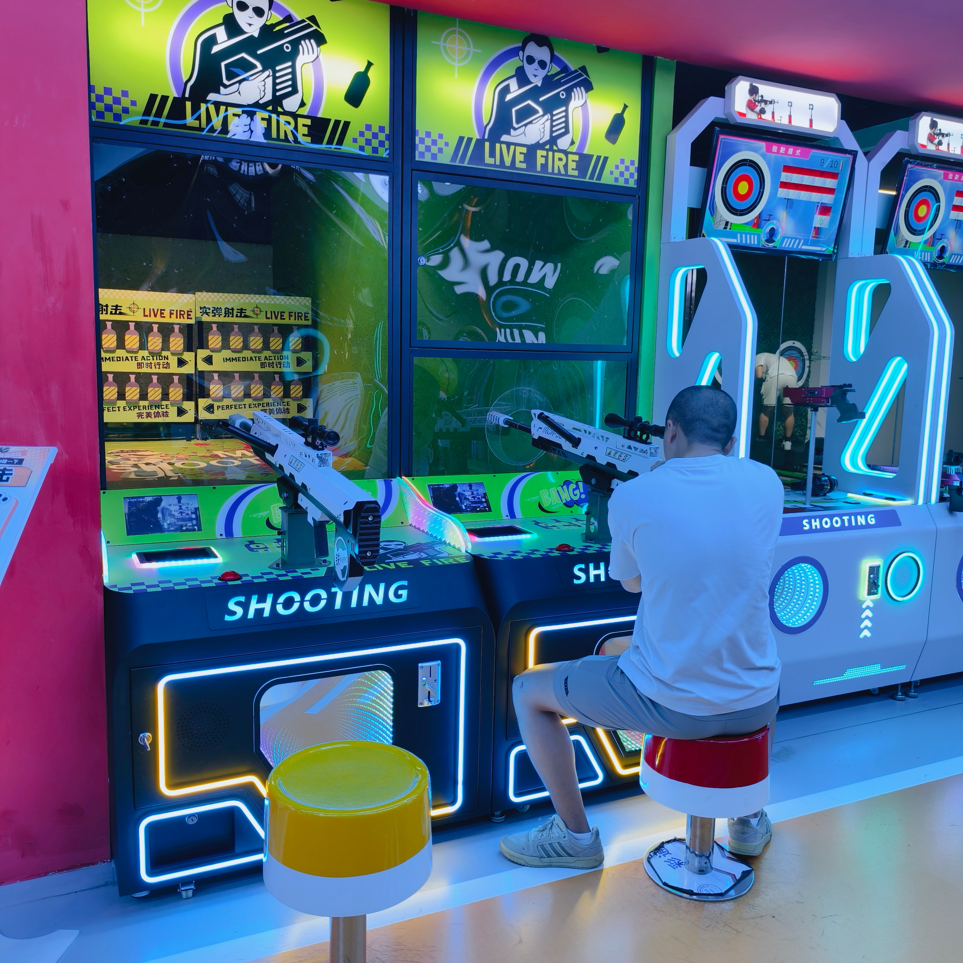 Best-Selling Coin-Operated Double-Player Realistic Shooting Arcade Game Machine Trendy Entertainment for Large Amusement Malls