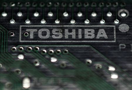 Toshiba courts funds as SK Hynix, Micron Technology bid for chip stake - sources
