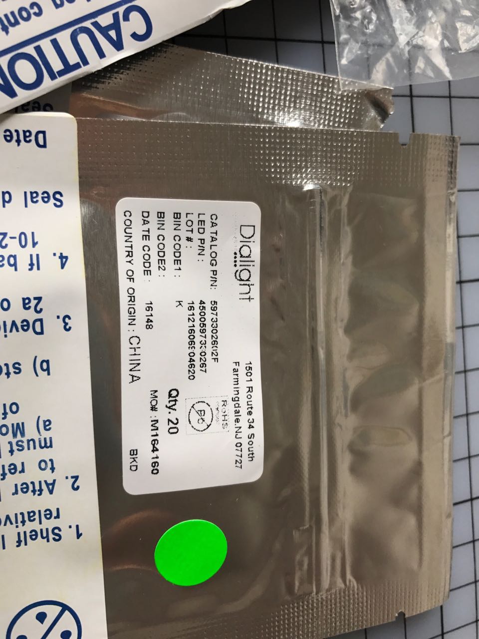 597-3302-602F Dialight Standard LEDs - SMD Green 569 nm 8 mcd 10 mA 2.1 V + 100 C - 55 C