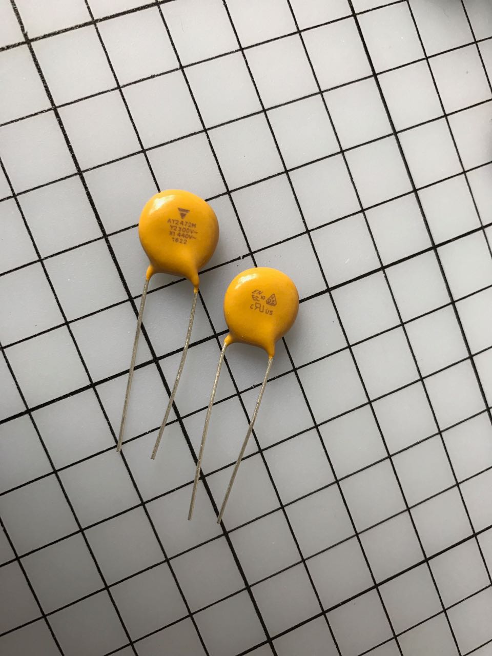 AY2472M49Y5US63L7 Vishay Ceramic Disc Capacitors 4700pF 20%X1:440VAC Y2:300VAC Automotive