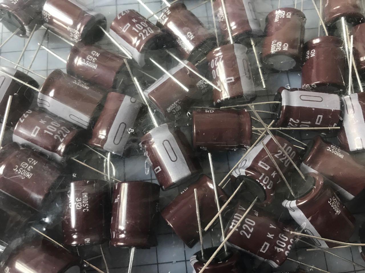EKY-101ELL221ML20S United Chemi-Con (UCC) Aluminum Electrolytic Capacitors - Leaded 220UF 100V