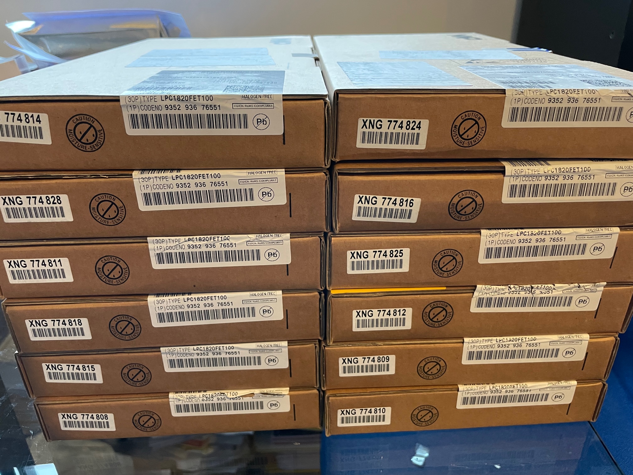 LPC1820FET100,551 NXP IC MCU 32BIT ROMLESS 100TFBGA