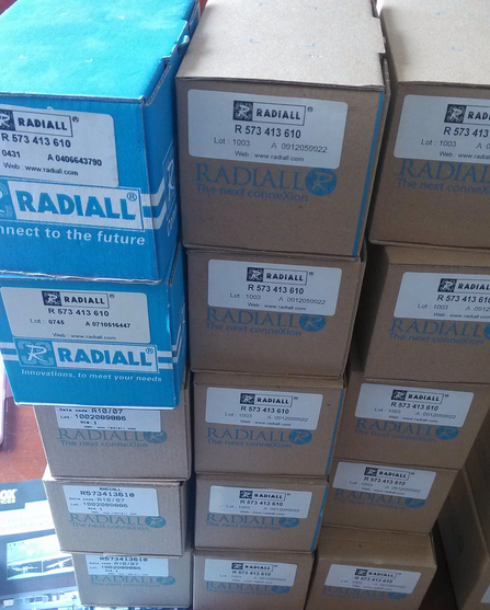 R573413610 Radiall