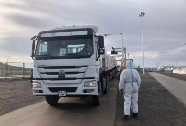 蒙跨境运输新模式 — 首次采用双挂车运输铜精矿