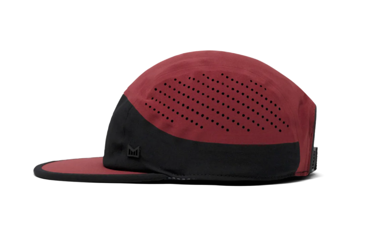 Custom Sporty Style Flat Brim Snap Back Hat 100% Polyester Quick Dry Laser Cut Hole Fashionable Outdoor Travel Cap