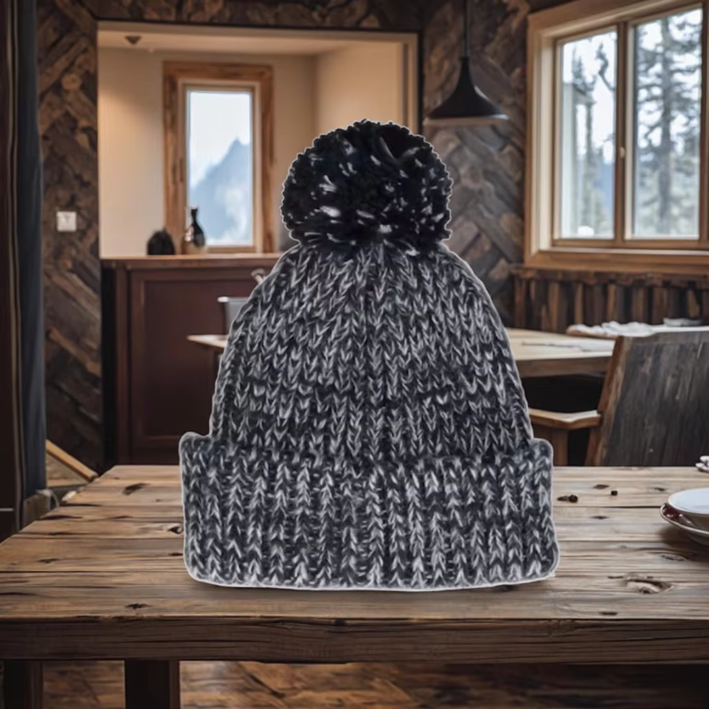 Custom Logo Y2K Light Winter Warm Knitted Beanie Design Black and White with Pom for Women and Men