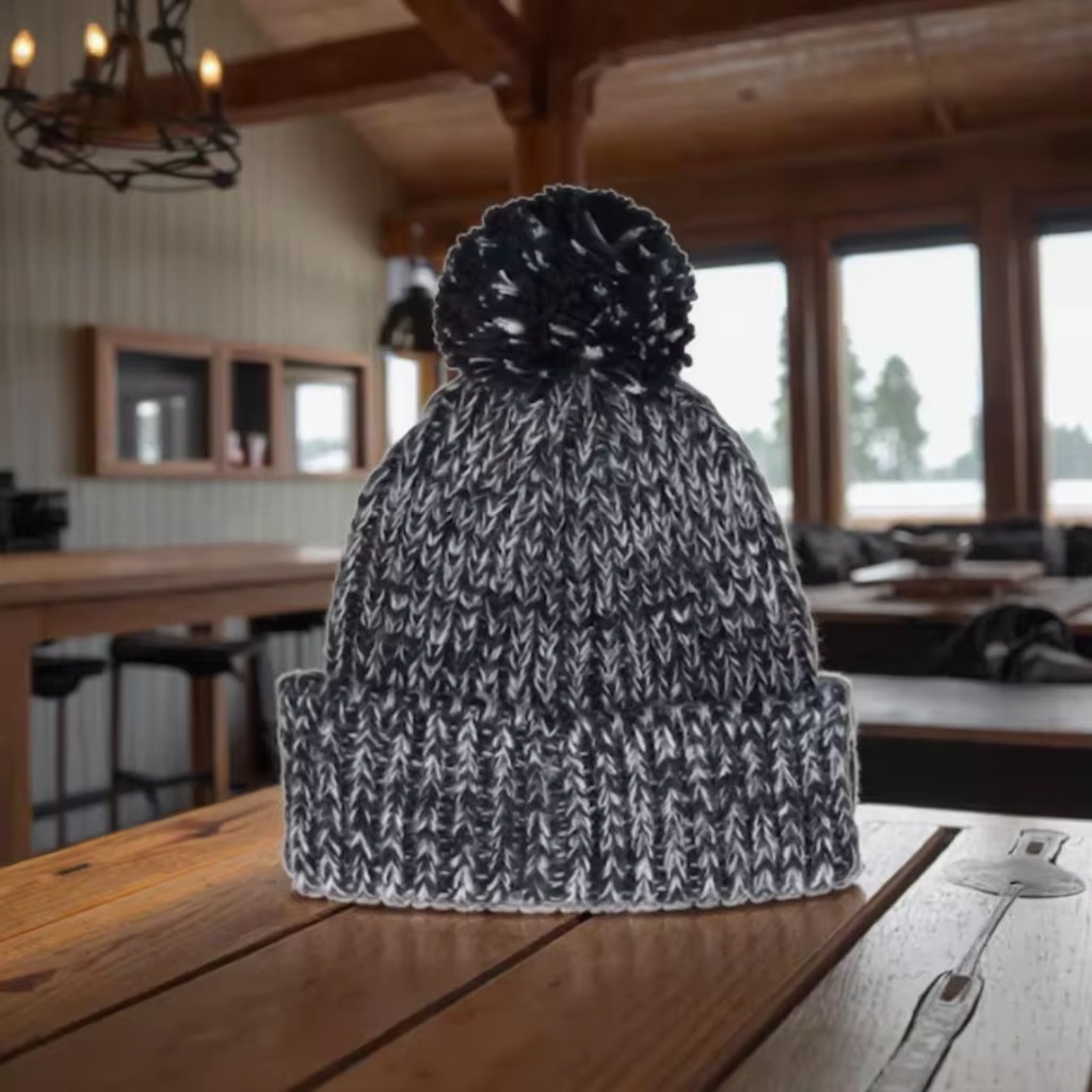 Custom Logo Y2K Light Winter Warm Knitted Beanie Design Black and White with Pom for Women and Men